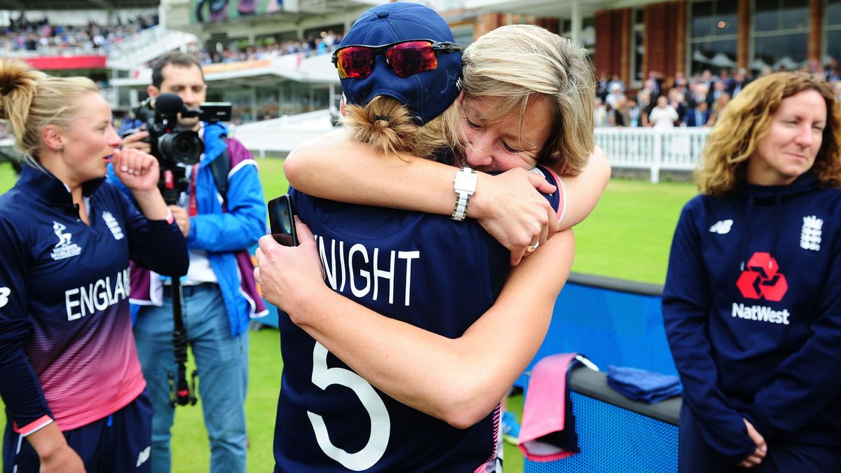 Clare Connor & Heather Knight embrace after 2017 World Cup win
