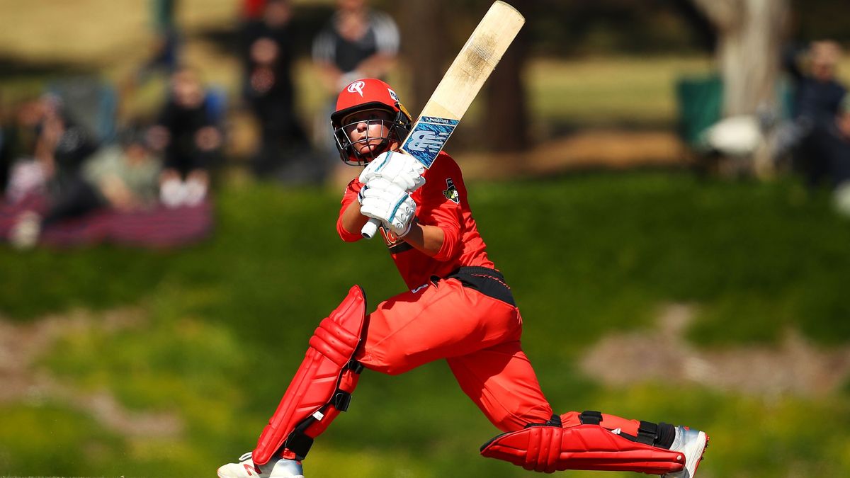 Tammy Beaumont in action