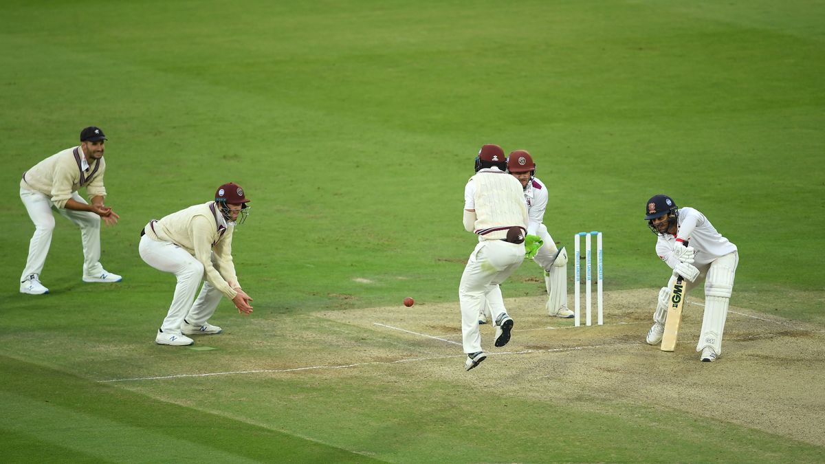 Ryan ten Doeschate dug in for over four hours to help see Essex to victory