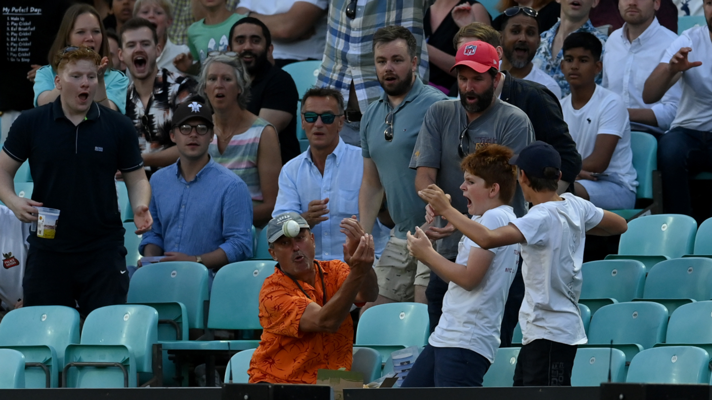 All eyes on the ball going into the crowd