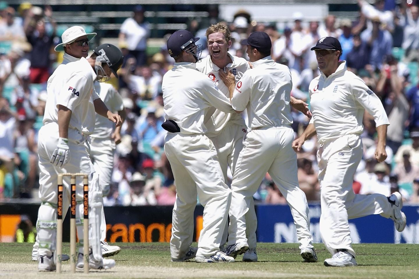 England beat Australia in the fifth Test in 2003